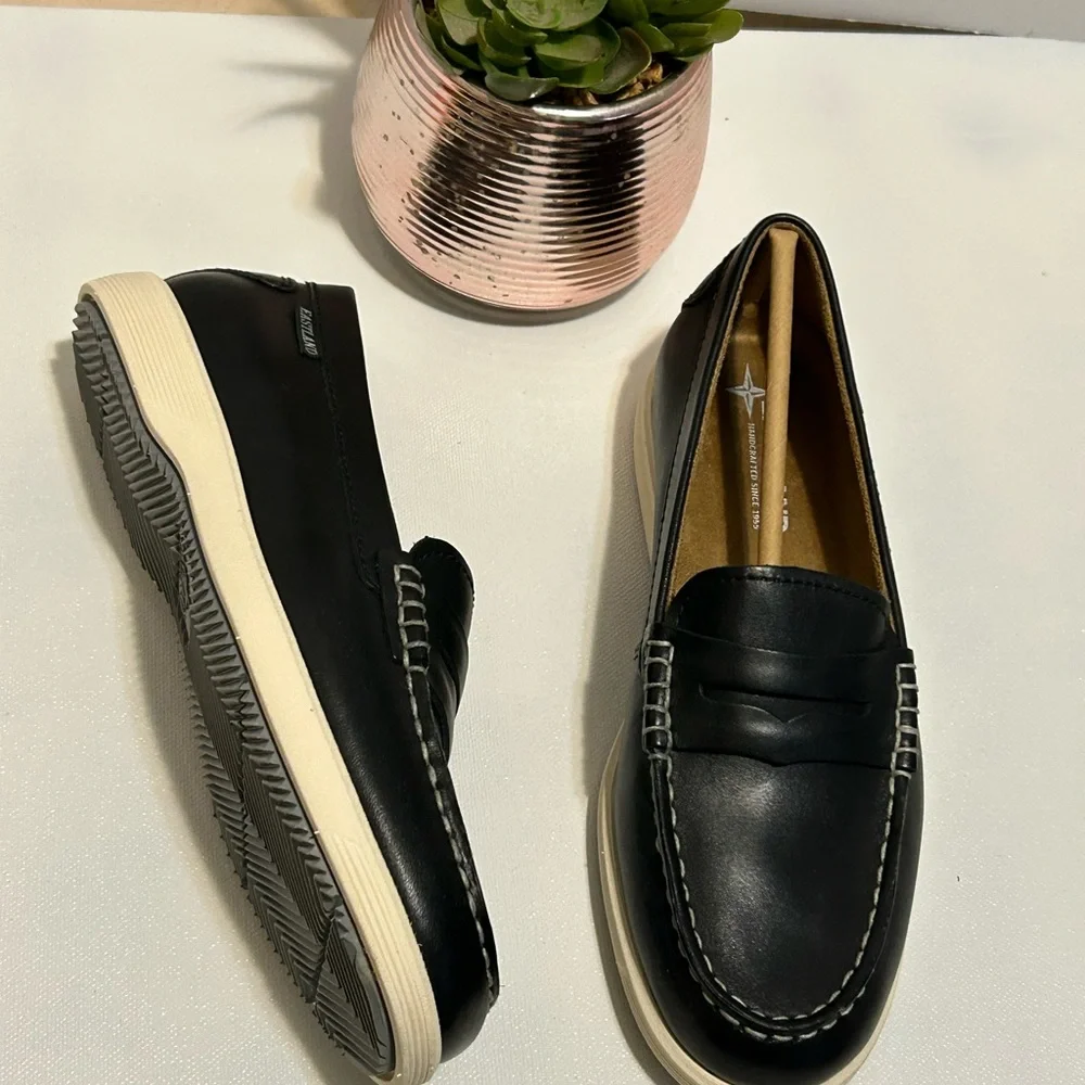 Eastland Baldwin Black Leather Loafers - Picture 2 of 9